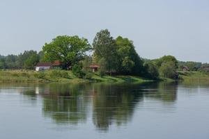 paisaje a orillas del daugava foto