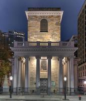 capilla del rey en la noche, terminada en 1754 en boston, massachusetts, estados unidos. foto