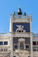 torre dell orologio - torre del reloj de san marcos en venecia, italia foto