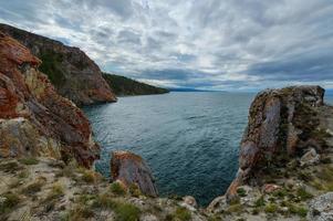 paisaje de cabo khoboy, isla de olkhon, baikal, siberia, rusia foto