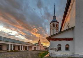 iglesia del icono de nuestra señora de smolensk en suzdal. suzdal es una famosa atracción turística y parte del anillo de oro de rusia. foto