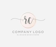 logotipo femenino inicial rc. utilizable para logotipos de naturaleza, salón, spa, cosmética y belleza. elemento de plantilla de diseño de logotipo de vector plano.