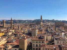 vista aérea de la torre arnolfo en palazzo vecchio en florencia, italia foto