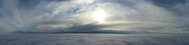 vista de ángulo alto del paisaje y el paisaje urbano de luton del norte cubierto de nieve, imágenes aéreas de la ciudad de luton del norte de inglaterra reino unido después de la caída de la nieve. la 1ra nevada de este invierno de 2022 foto