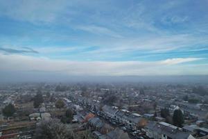 hermosa vista aérea de la ciudad de luton en inglaterra foto