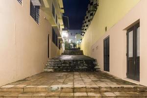 escalera de monjas en el viejo san juan, puerto rico en la noche. foto