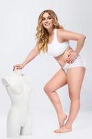 modelo de talla grande y torso femenino ficticio foto