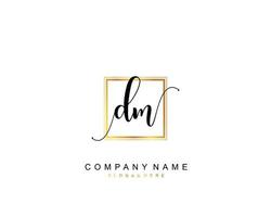 monograma de belleza dm inicial y diseño de logotipo elegante, logotipo de escritura a mano de firma inicial, boda, moda, floral y botánica con plantilla creativa. vector