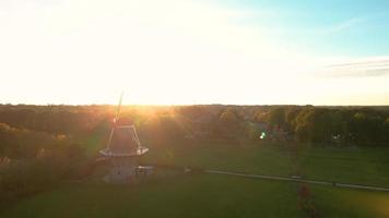 Sun shines down on lush green field video