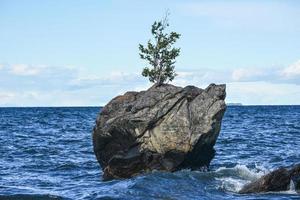 roca tortuga, lago baikal foto