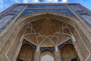 vista del complejo imam hazrati de tashkent barakhan madrasa en tashkent, uzbekistán. foto