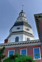 edificio de la capital del estado de maryland en annapolis, maryland en la tarde de verano. es el capitolio estatal más antiguo en uso legislativo continuo, que data de 1772. foto