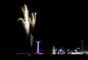 fuegos artificiales de la playa de coney island foto