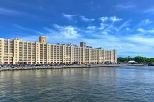 brooklyn, nueva york - 11 de junio de 2018 - terminal del ejército de brooklyn diseñada por cass gilbert y completada en septiembre de 1919. fue la base de suministro militar más grande de los estados unidos foto