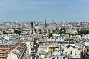 vista de la catedral de notre dame desde el panteón en parís, francia. foto