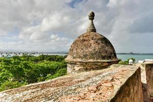 bastión de las palmas de san jose a lo largo de las antiguas murallas de la ciudad de san juan en puerto rico. foto