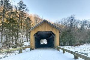 puente cubierto marrón en shrewsbury, vermont foto