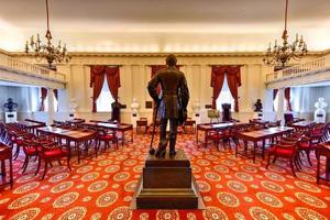 richmond, virginia - 19 de febrero de 2017 - monumento confederado en la antigua cámara de la casa en el capitolio del estado de virginia en richmond, virginia. foto