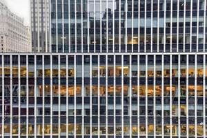 ciudad de nueva york - 22 de octubre de 2016 - un rascacielos penn plaza en el centro de manhattan, ciudad de nueva york. foto