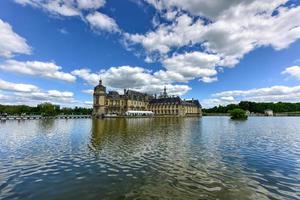 chateau de chantilly, castillo histórico ubicado en la ciudad de chantilly, francia. foto