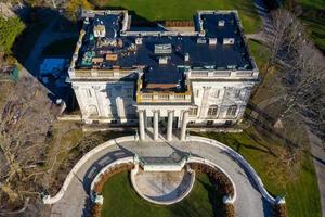 newport, rhode island - 29 de noviembre de 2020 - la casa de mármol es una mansión de la edad dorada con estilo beaux arts en el distrito histórico de la avenida bellevue en newport, rhode island ri, ee.uu. foto