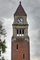 la torre del reloj conmemorativa o cenotafio se construyó como un monumento a los residentes de la ciudad de niagara-on-the-lake, ontario, que murieron en acción durante la primera guerra mundial. foto