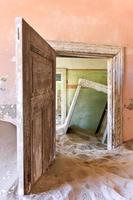 ciudad fantasma kolmanskop, namibia foto