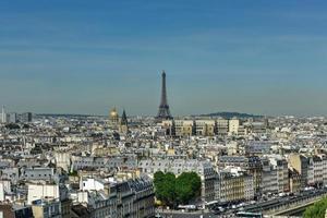 el horizonte de parís desde la catedral de notre dame de parís, en francia. foto