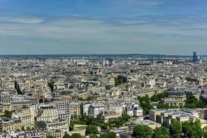 vista panorámica aérea de parís, francia en el verano. foto