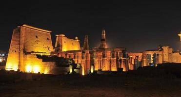 templo de luxor, egipto de noche foto