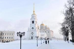 catedral de la asunción en vladimir, rusia en el invierno. foto