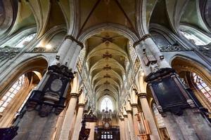 catedral de notre dame du sablon en bruselas, bélgica, 2022 foto