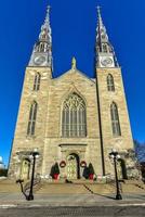 basílica católica romana de la catedral de notre-dame en ottawa, canadá. foto