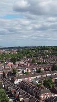 vista de alto ângulo de residências britânicas na cidade de luton, na inglaterra, reino unido