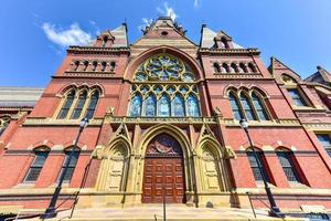 memorial hall en la universidad de harvard en boston, massachusetts. el salón conmemorativo se erigió en honor a los graduados de harvard que lucharon por el sindicato en la guerra civil estadounidense. foto