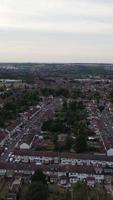 hoog hoek visie van Brits woon- huizen Bij luton stad- van Engeland uk video