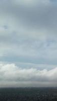 meest mooi hoog hoek beeldmateriaal van winter wolken over- de Brits stad van Engeland video