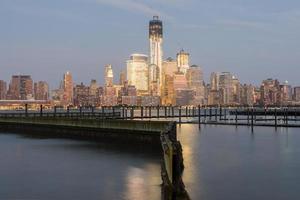 horizonte de nueva york desde la ciudad de jersey, nueva jersey. foto