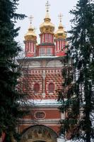 calle santísima trinidad. sergius lavra, sergiev posad, rusia foto