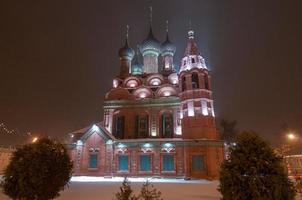 iglesia de la epifanía en yaroslavl en el anillo dorado de rusia en invierno. foto