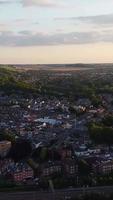alto angolo Visualizza di Britannico Residenziale le case a luton cittadina di Inghilterra UK video