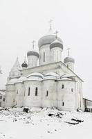monasterio nikitsky en pereslavl-zalesskiy, región de yaroslavl, rusia foto
