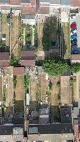 Blick aus der Vogelperspektive auf britische Wohnhäuser in der Stadt Luton in England, Großbritannien video
