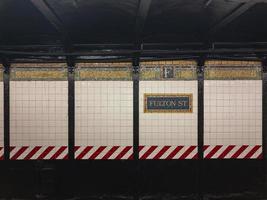 ciudad de nueva york - 13 de junio de 2018 - estación de metro de la calle fulton en el metro de nueva york en la ciudad de nueva york.