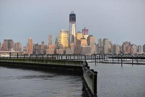 horizonte de nueva york desde la ciudad de jersey, nueva jersey. foto