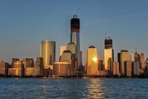 horizonte de nueva york desde la ciudad de jersey, nueva jersey. foto