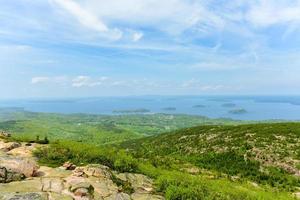 vista desde el mirador de blue hill en el parque nacional acadia, maine. foto