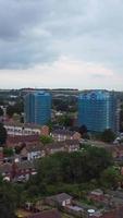 hermosa vista aérea de la ciudad de luton en inglaterra video