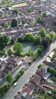 hermosa vista aérea de la ciudad de luton en inglaterra video