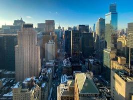 vista aérea de la ciudad de nueva york desde midtown manhattan hasta times square. foto